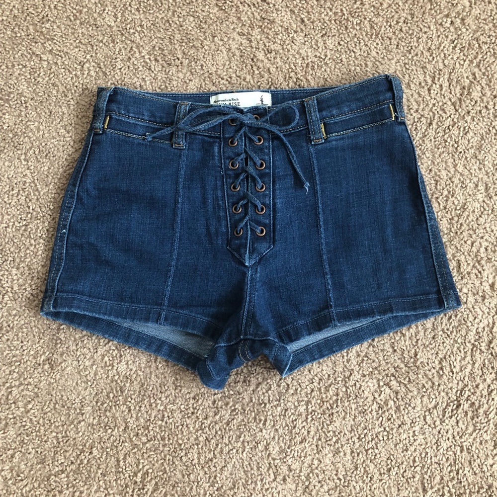 💙WORN ONCE💙🎉 Denim Lace Up High Rise Short👖